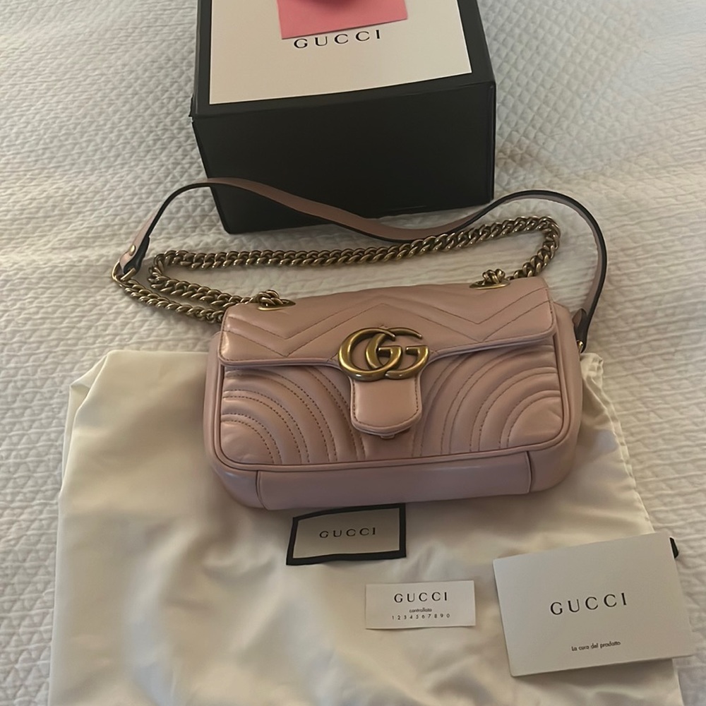Gucci Shoulder Bag
Pink leather